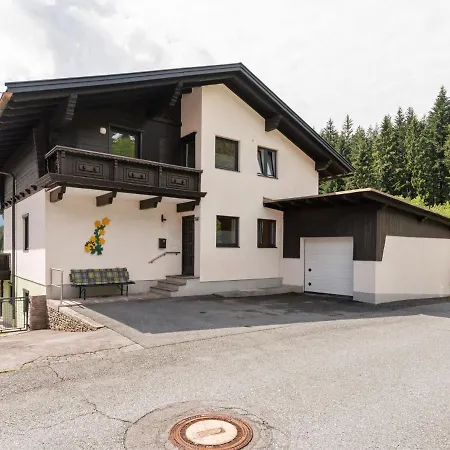 Beautiful Mansion In Mauthen With Garden Ferienhaus Kotschach-Mauthen